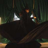 「リトル・マーサ」『ウィキッド』フォトプラン© Universal City Studios. All Rights Reserved.