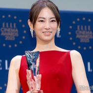 北川景子、素肌輝く真紅ドレス姿で登壇 出産後の役柄の変化明かす「人間としても母としても役者としても成長している段階」【ELLE CINEMA AWARDS 2025】