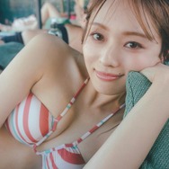 乃木坂46梅澤美波、水着ショット公開 “ゼロ距離”な写真集先行カット第4弾解禁【透明な覚悟】