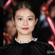 今田美桜、夜のディズニーで胸元開放ドレス姿披露「プリンセスみたい」「お城が霞む美しさ」絶賛の声