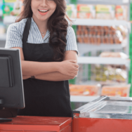 アメリカで…レジに並んでいると…次の瞬間⇒店員さんの接客に「そんなに話す？」「友達みたい」