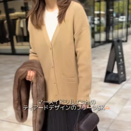 きれい色ニットで着映える！冬のモノトーンを軽やかに見せるフェミニンな装い【40代の毎日コーデ】