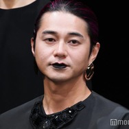 東出昌大、強烈ビジュアルで雰囲気ガラリ 成宮寛貴との初共演に刺激「毎日楽しいです」【サド侯爵夫人】