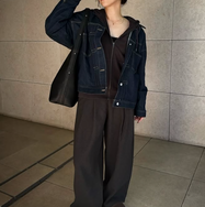 デニムシャツの着こなしが進化！トレンドのブラウンをメインにした大人レイヤード 【40代の毎日コーデ】