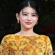 出口夏希、美スタイル際立つノースリドレス姿披露「理想のウエスト」「スタイル抜群」の声