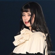 池田エライザ、トップバッターで「TGCしずおか2026」開幕 指をくわえる仕草に歓声