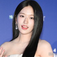 IVEユジン、ベアトップドレス姿で美デコルテ輝く「女神級の美しさ」「レベチ」とファン悶絶