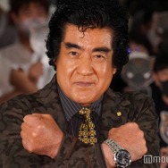 藤岡弘、美人娘2人と紅白振袖ショット「遺伝子強すぎ」「全員主役級のオーラ」と話題