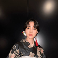 のん、艶やかな黒の着物姿に称賛の嵐「お美しい」「上品なオトナの色気を感じます」