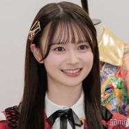 AKB48新センター・伊藤百花、上品ミニワンピで美脚スラリ「お嬢様みたい」「モノトーンが大人っぽい」とファン絶賛