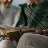 トランスジェンダーの19歳の孫　祖父母に”本当の性”を打ち明けると⇒「あなたが男の子でも…」返ってきた言葉に涙