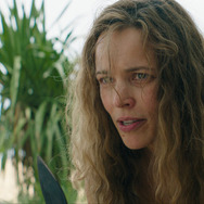 「どこまで許される？」目まぐるしく入れ替わる上司と部下の支配関係『HELP/復讐島』サム・ライミ監督が仕掛けた大どんでん返しとは!?