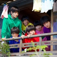 Aぇ! group＆西村拓哉出演映画「おそ松さん」新公開日決定 場面写真も初解禁