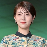 浜辺美波「元旦から倒れてしまいました」常温放置した食物で食あたり 詳細説明「深夜にお腹空きすぎちゃって…」