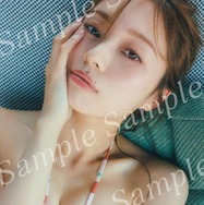 乃木坂46梅澤美波、プールサイドで“ごろん” 2nd写真集封入ポストカード第3弾公開【透明な覚悟】