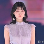 「仮面ライダーゼロワン」ヒロイン、全身ピンクの膝上ミニワンピコーデ「プリンセスみたい」「脚スラッとしてて理想」の声