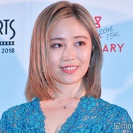 鷲尾伶菜、赤髪にイメチェン レディー・ガガライブコーデに「別人級でびっくりした」「おしゃれすぎる」の声