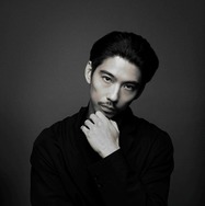 賀来賢人、“日本人俳優初”米大手マネジメント「Artists First」と契約で世界へ「初心を忘れずに、勇気を持って作品に取り組んでいきたい」【コメント】