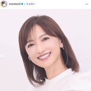 望月理恵アナ、美脚チラリのロングドレス姿に反響続々「眼福」「映画のワンシーンみたい」