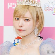 益若つばさ、“40代のミニスカ宣言”で美脚ショット披露「どのコーデも可愛くて元気もらえる」「名言すぎて泣く」絶賛の声相次ぐ