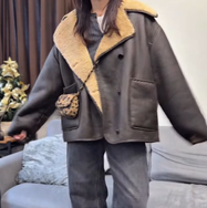 【ZARA】ヴィンテージライクなアウターが主役。防寒もできる都会的な着こなし【40代の毎日コーデ】