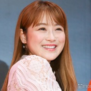 鈴木奈々、“超ミニ”ニットワンピで大胆美脚見せ「脚が長くて綺麗」「彼女感溢れてる」と反響
