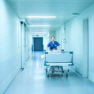 『ナースコール』© 2025 Zodiac Pictures Ltd / MMC Zodiac GmbH