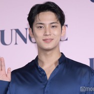 SEVENTEENの元候補メンバー・サムエル、ミンギュとパン頬張る再会ショットに反響相次ぐ「本物の兄弟みたい」「可愛すぎる」