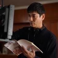 沢村一樹、初の連ドラチーフ監督で“不倫ラブサスペンス”手掛ける 顔が隠されたキャストビジュアルも公開【⽔曜⽇、私の夫に抱かれてください】