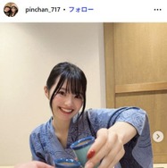 夜のひと笑い・こうの復縁恋人「こうくんのトレーナー借りてダボダボ感強め」ミニスカタイツコーデ披露「彼氏の服着てるの可愛すぎ」「スタイル抜群」と反響