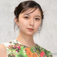上白石萌歌、26歳誕生日に“幼少期ショット”公開「変わってない」「小さい頃から完成されてる」