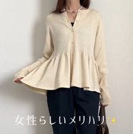 ペプラムニットは大人のコンサバコーデの最適解。ユニクロの銘品パンツ合わせで気になるお腹＆ヒップもスマートにカバー【40代の毎日コーデ】