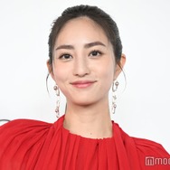 堀田茜、真っ赤なミニ丈ドレスで圧巻の脚線美披露 “基礎力”を大事だと感じる瞬間語る「海外ロケとかも年々…」【ULTIMUNE with LISA POP UP EVENT】