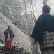 『脛擦りの森』© 『脛擦りの森』プロジェクト