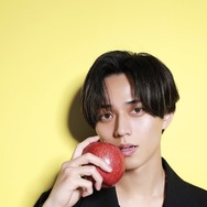 King ＆ Prince永瀬廉「ベツコミ」で“顔面国宝”ビジュアル披露 愛・日常・仕事を41の質問で深堀り