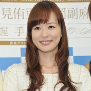 皆藤愛子、美背中のぞく振り向きショットに絶賛の声「大人の色気すごい」「肩から背中のラインに目が釘付け」と反響