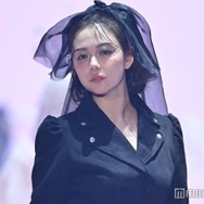 村重杏奈、色白美脚輝くミニワンピ姿に視線集中「脚まっすぐで綺麗」「お人形さんみたい」【TGC2026 S/S】