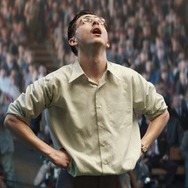 『マーティ・シュプリーム 世界をつかめ』© 2025 ITTF Rights LLC. All Rights Reserved.