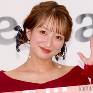 辻希美、第5子・夢空（ゆめあ）ちゃん抱っこしながらの外食ショット公開「紙エプロンの付け方笑った」「大人しくてすごい」の声