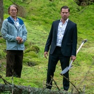 マッツ・ミケルセンが記憶を失いジョン・レノンに？『さよなら、僕の英雄』6月19日公開決定 デンマーク興行記録を塗り替えた話題作