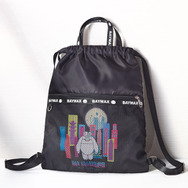 ナップサック 価格／3,990円（税込）© Disney