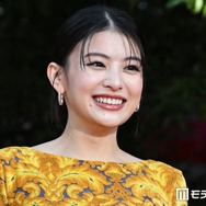 出口夏希、キャミワンピから美デコルテ輝く「透明感すごい」「女神」と絶賛の声