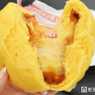 ファミマ“増量”ピザまんを実食！のびーるチーズ＆コク旨トマトの間違いない美味しさ＜45％増量作戦＞