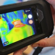 47歳スタイリストが「身に着けた瞬間、首の血流アップが”見える化”した」衝撃の神アイテムを体験レビュー