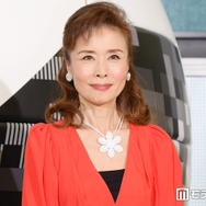 大物女性歌手、茶色タイツ×ショーパンで美脚スラリ「スタイル良すぎてびっくり」「立ち姿が美しい」と反響