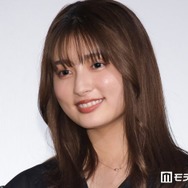 吉川愛、大胆ワンショルダースリットドレス姿に絶賛の声「大人の色気」「ドキッとした」
