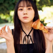 乃木坂46川崎桜、私服姿で朝食楽しむ 先行カット第18弾解禁【エチュード】