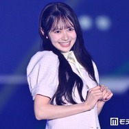 AKB48新センター・伊藤百花、美脚際立つミニスカ春コーデ 笑顔でファンにお手振り＆「名残り桜」ポーズも【超十代2026】