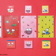 ステッカー 550円／クリアファイル 660円／メモ帳 880円 ※税込