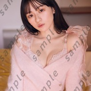 乃木坂46川崎桜、ピンクのランジェリーにニット羽織る 1st写真集封入ポストカード第3弾公開【エチュード】